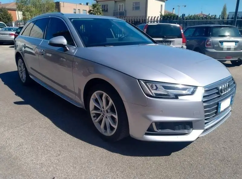 Photo 1 : Audi A4 2017 Autres