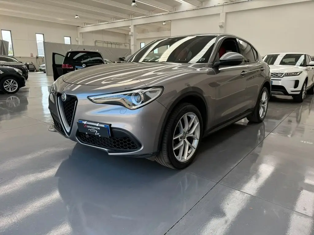 Photo 1 : Alfa Romeo Stelvio 2018 Petrol