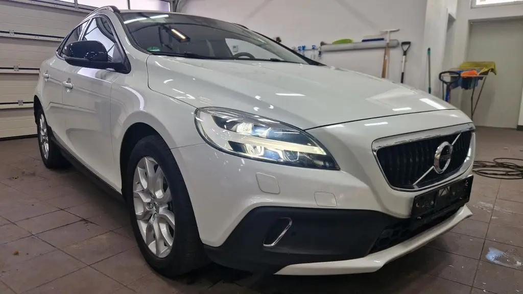 Photo 1 : Volvo V40 2017 Petrol