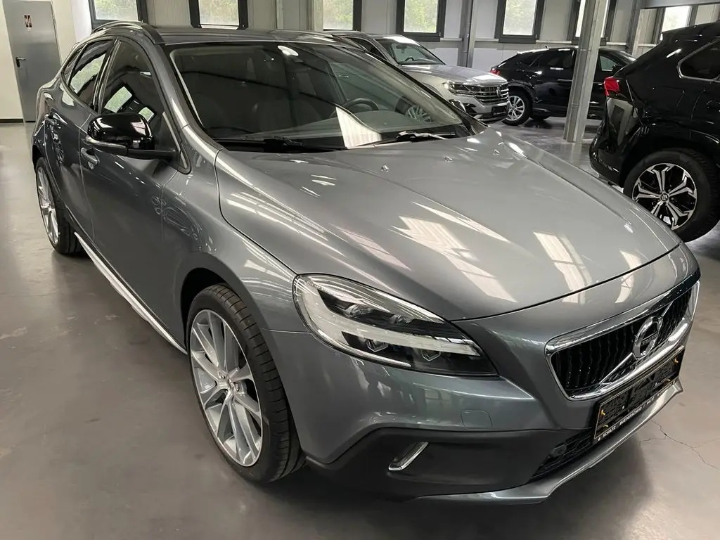 Photo 1 : Volvo V40 2017 Petrol