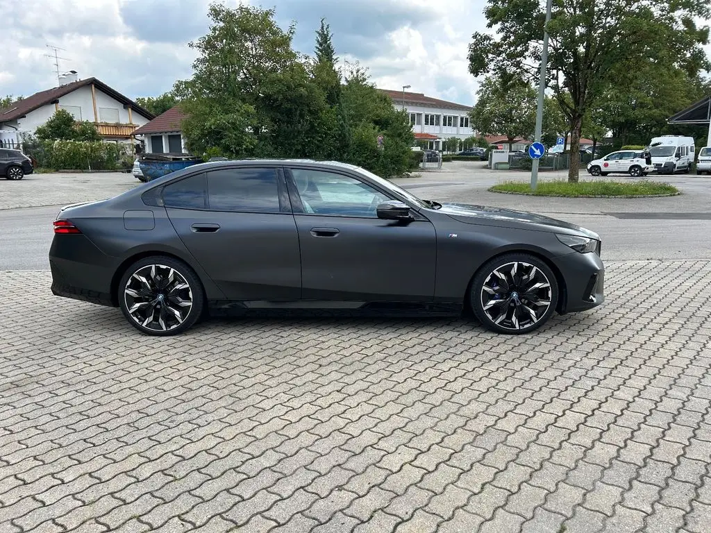 Photo 1 : Bmw I5 2023 Non renseigné