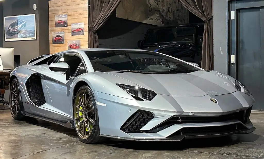 Photo 1 : Lamborghini Aventador 2022 Petrol