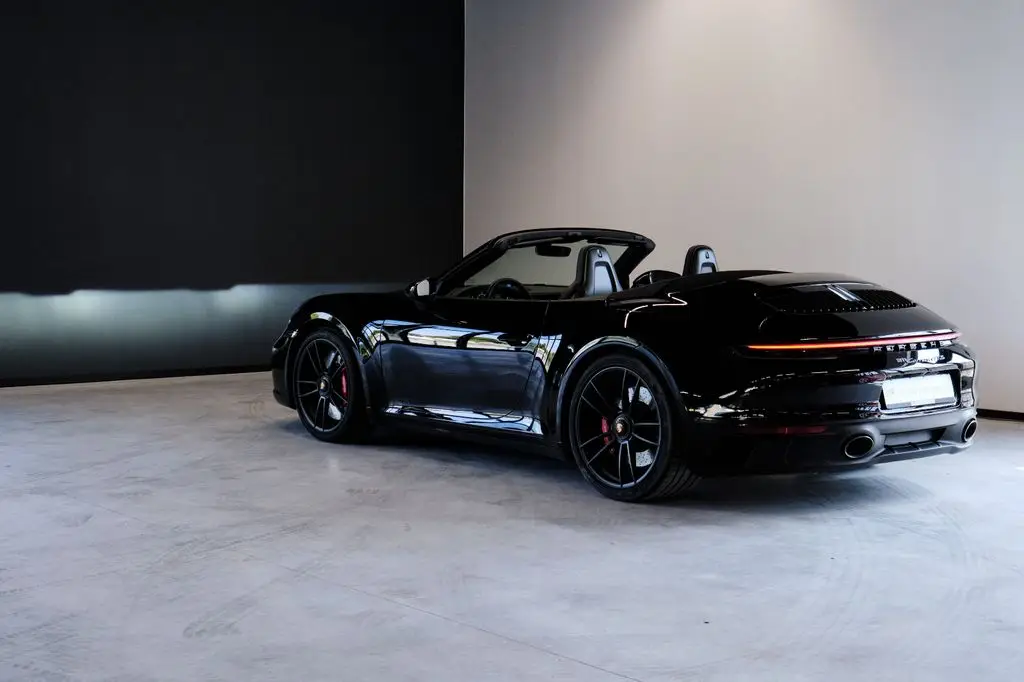 Photo 1 : Porsche 992 2022 Essence