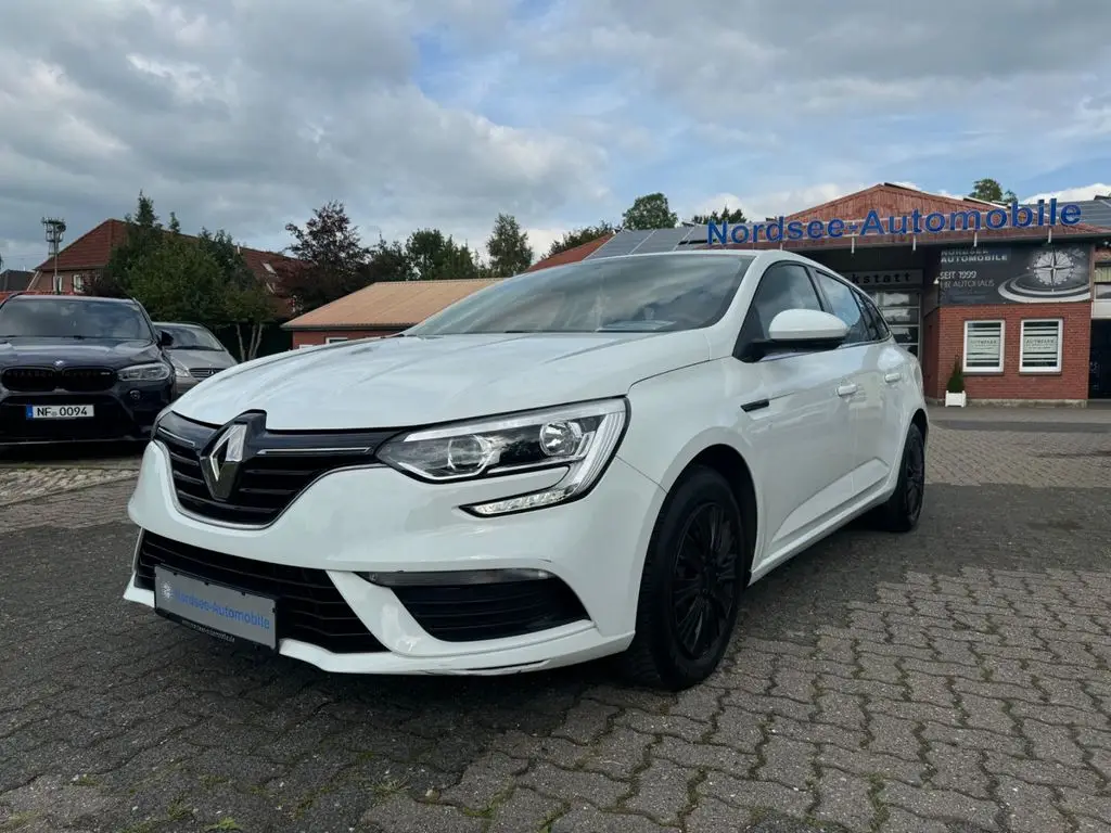 Photo 1 : Renault Megane 2017 Petrol