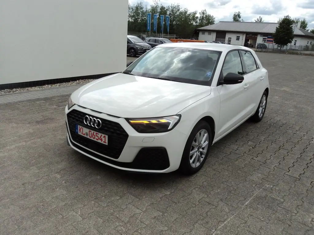 Photo 1 : Audi A1 2023 Essence