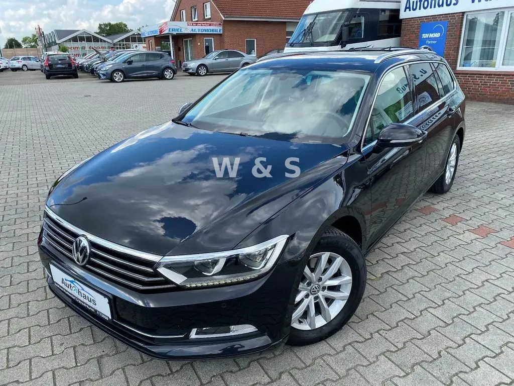 Photo 1 : Volkswagen Passat 2018 Petrol