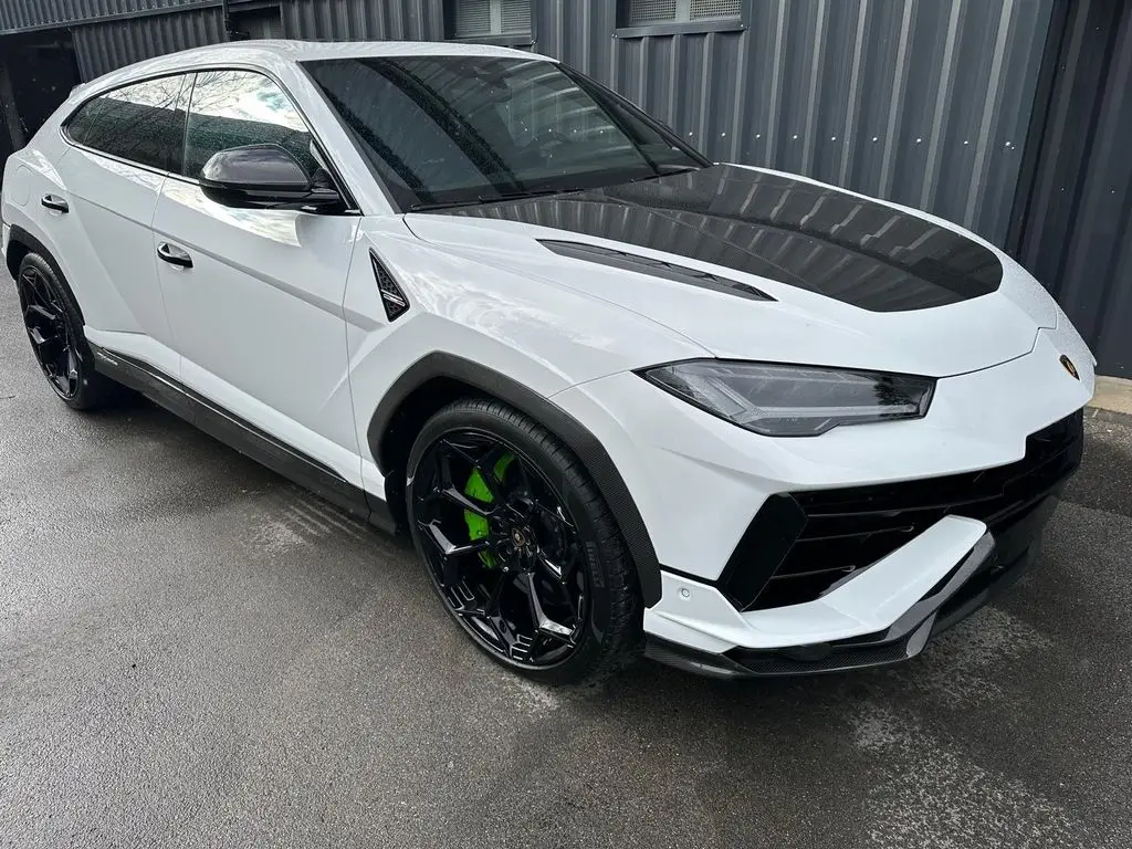 Photo 1 : Lamborghini Urus 2024 Essence