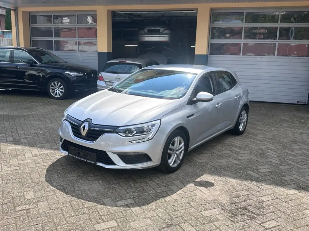 Photo 1 : Renault Megane 2018 Essence