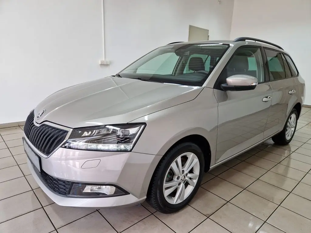 Photo 1 : Skoda Fabia 2019 Essence