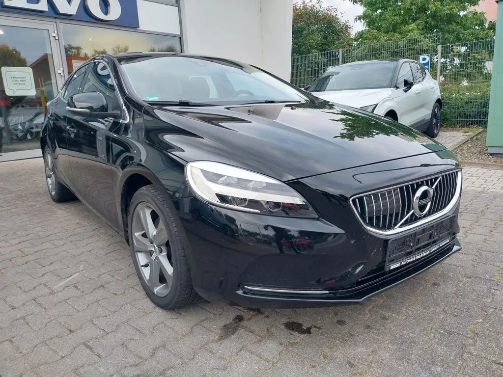 Photo 1 : Volvo V40 2017 Petrol