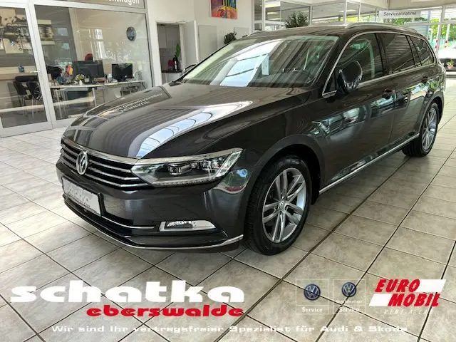 Photo 1 : Volkswagen Passat 2018 Petrol