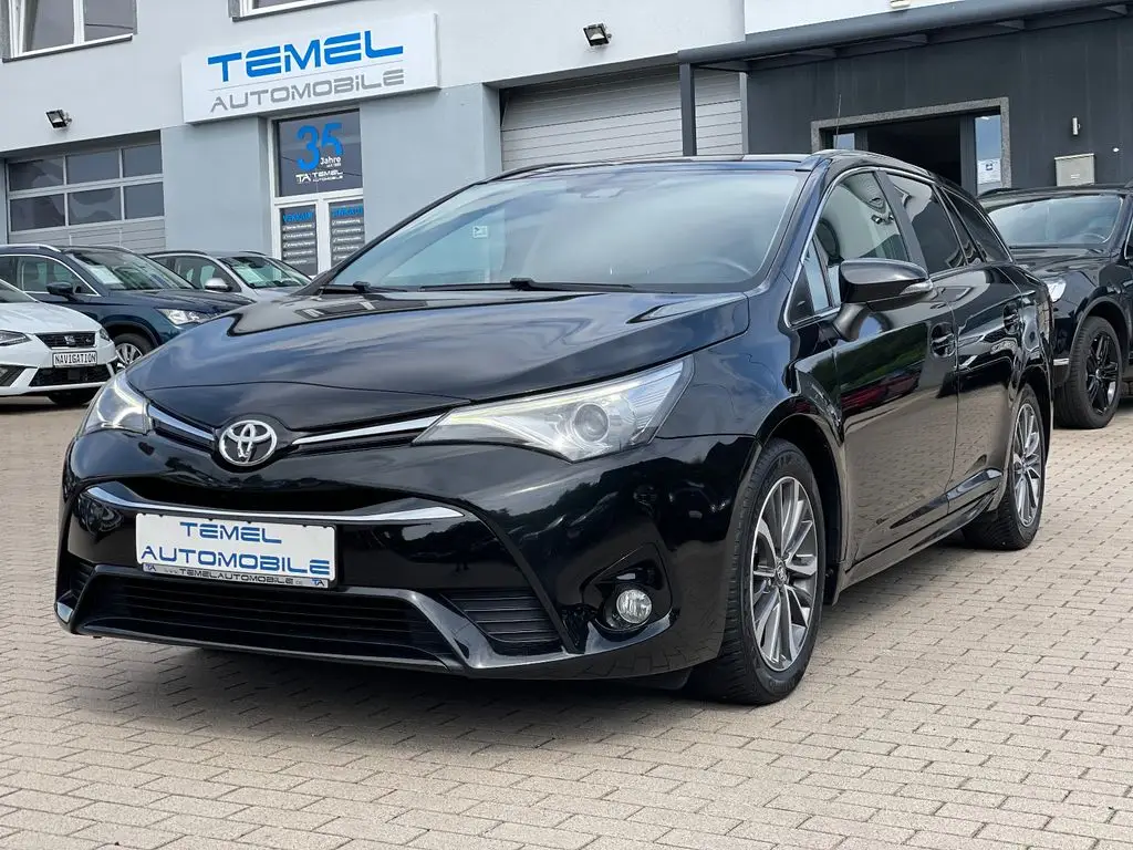 Photo 1 : Toyota Avensis 2016 Petrol