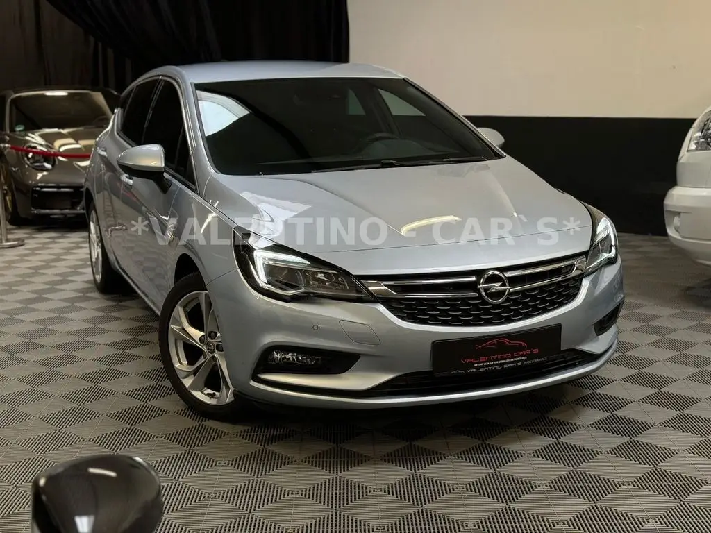 Photo 1 : Opel Astra 2016 Petrol