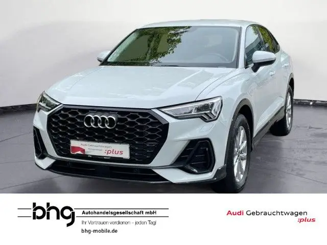 Photo 1 : Audi Q3 2022 Hybrid