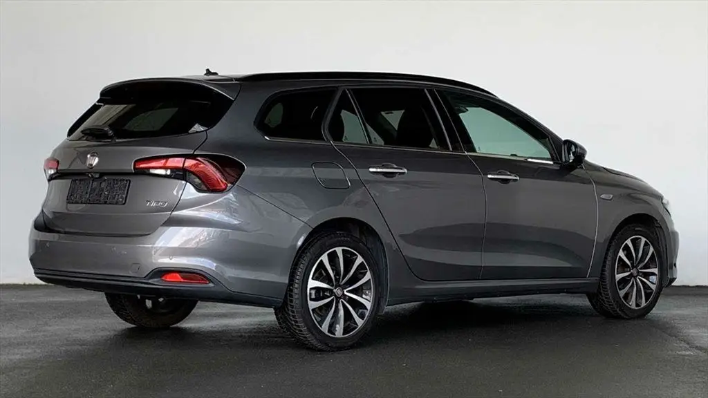 Photo 1 : Fiat Tipo 2017 Petrol