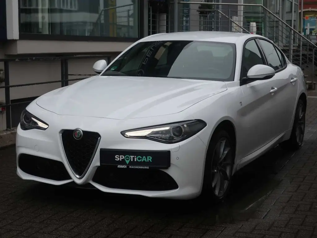 Photo 1 : Alfa Romeo Giulia 2023 Petrol