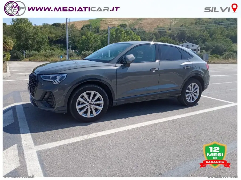 Photo 1 : Audi Q3 2023 Essence