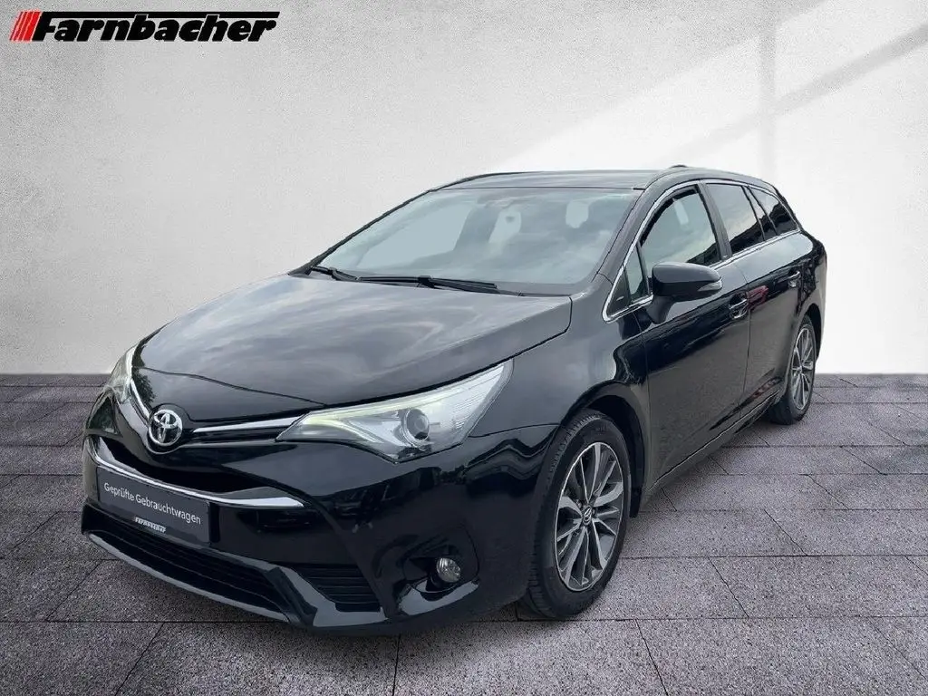 Photo 1 : Toyota Avensis 2016 Petrol