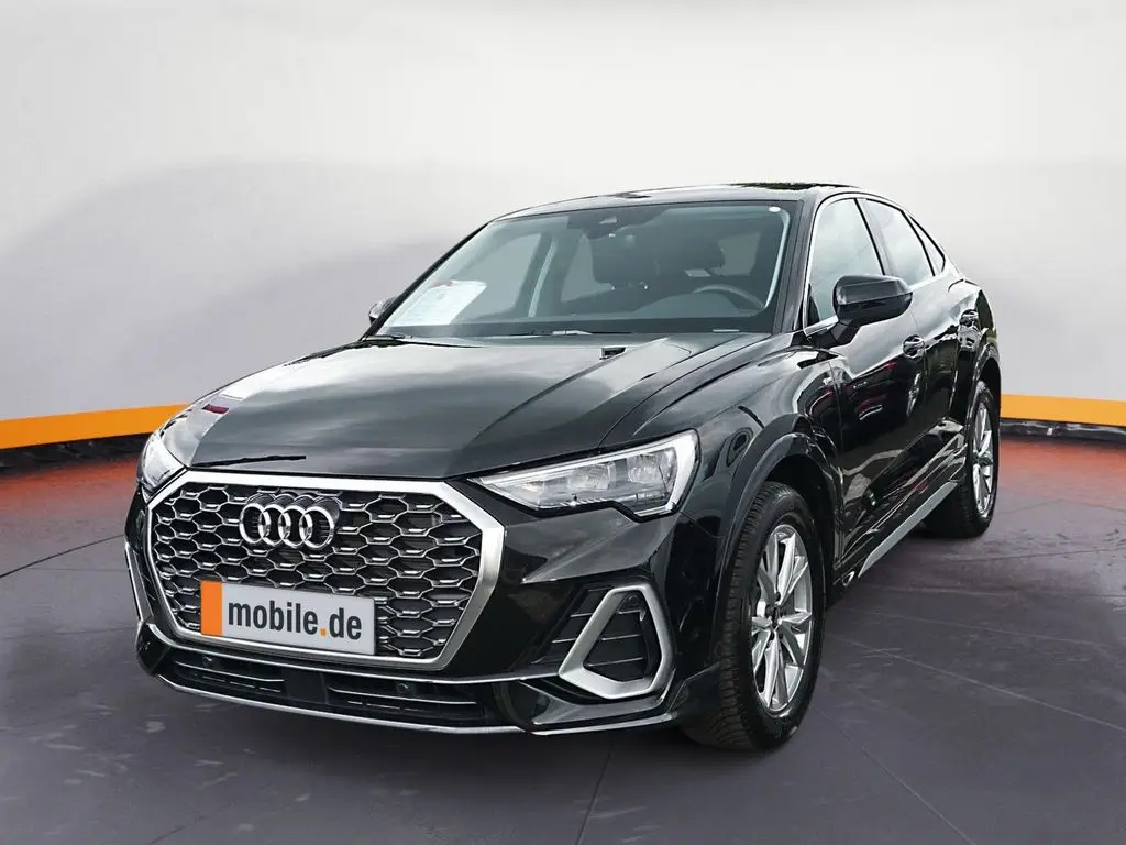 Photo 1 : Audi Q3 2023 Essence