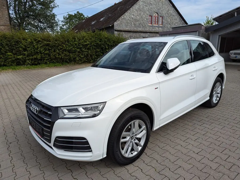 Photo 1 : Audi Q5 2020 Hybrid