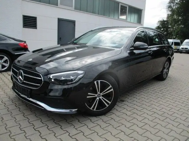 Photo 1 : Mercedes-benz Classe E 2023 Essence