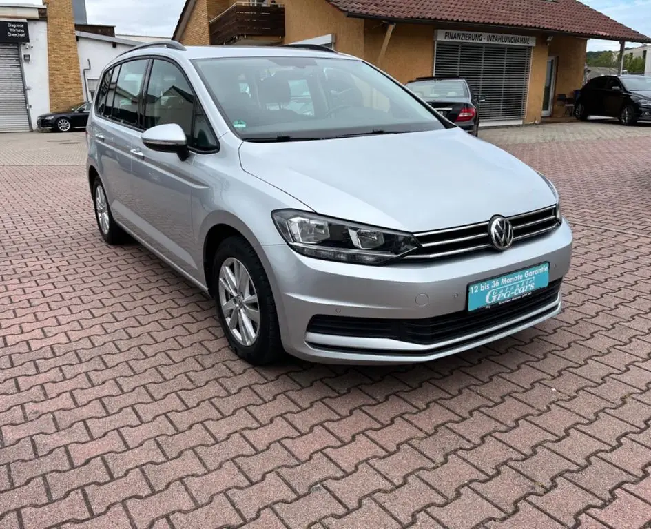 Photo 1 : Volkswagen Touran 2020 Essence