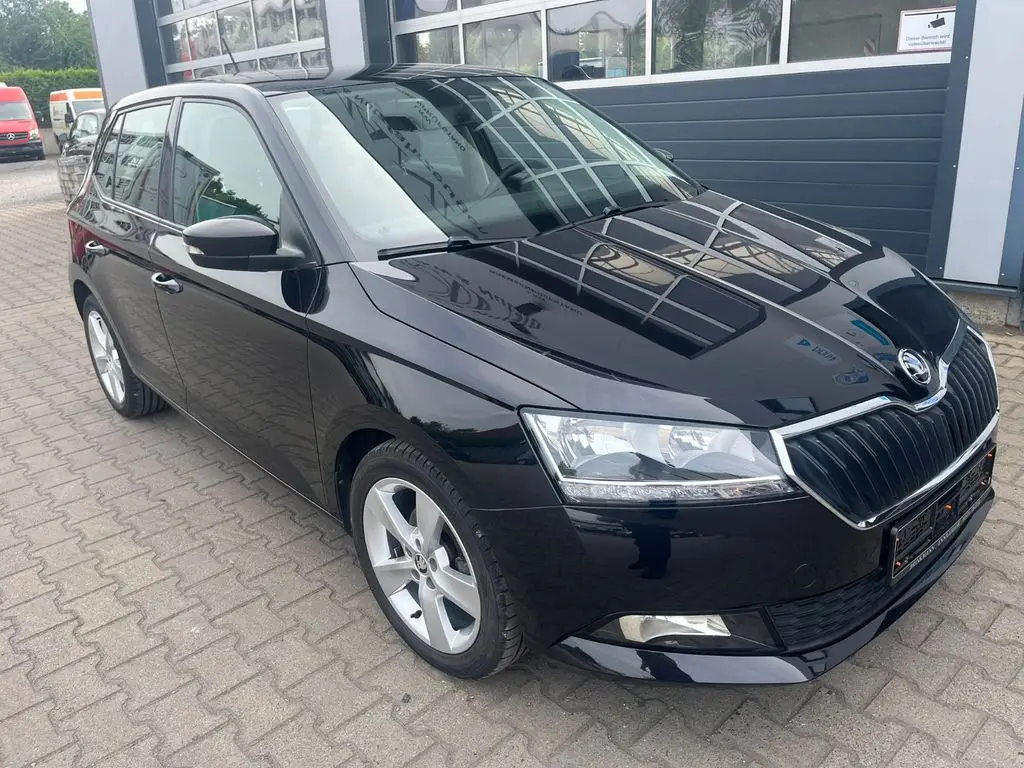 Photo 1 : Skoda Fabia 2021 Petrol