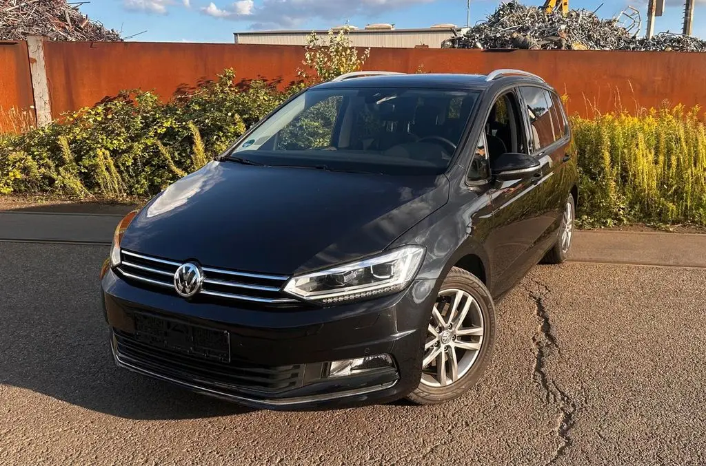 Photo 1 : Volkswagen Touran 2017 Essence