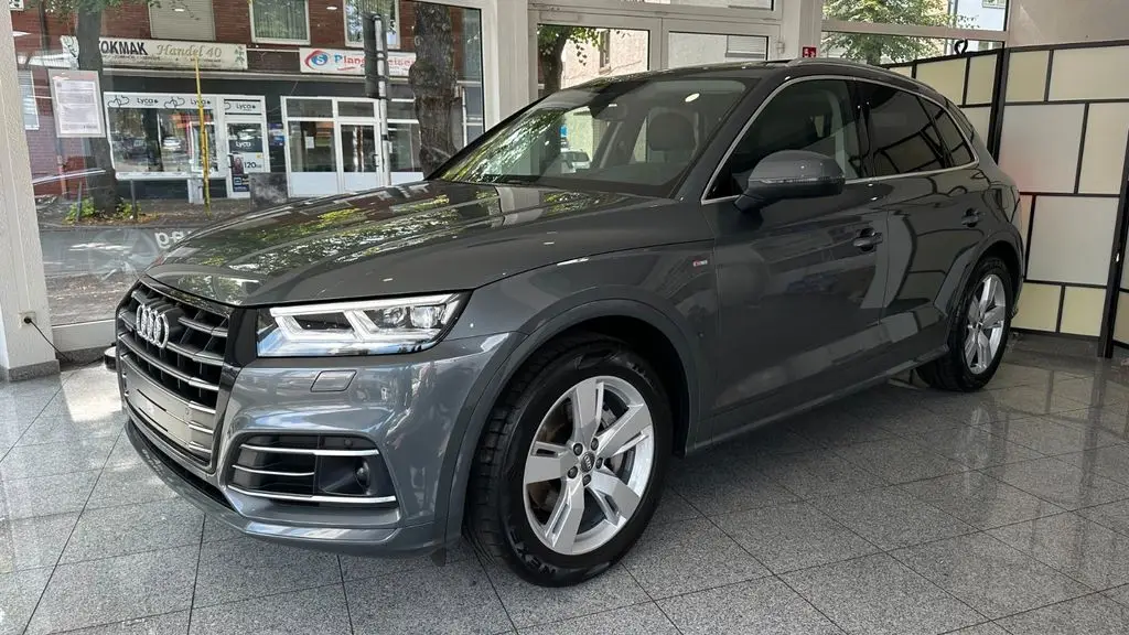 Photo 1 : Audi Q5 2020 Hybride