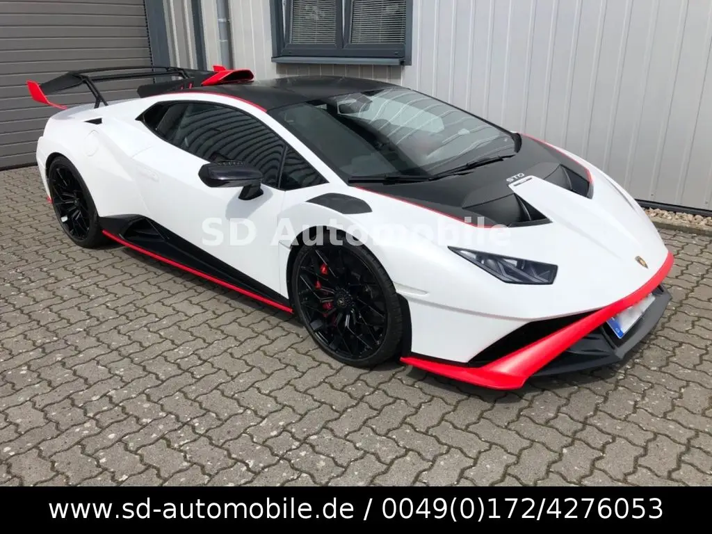 Photo 1 : Lamborghini Huracan 2023 Essence