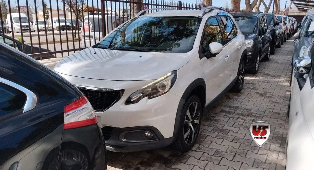 Photo 1 : Peugeot 2008 2017 Petrol