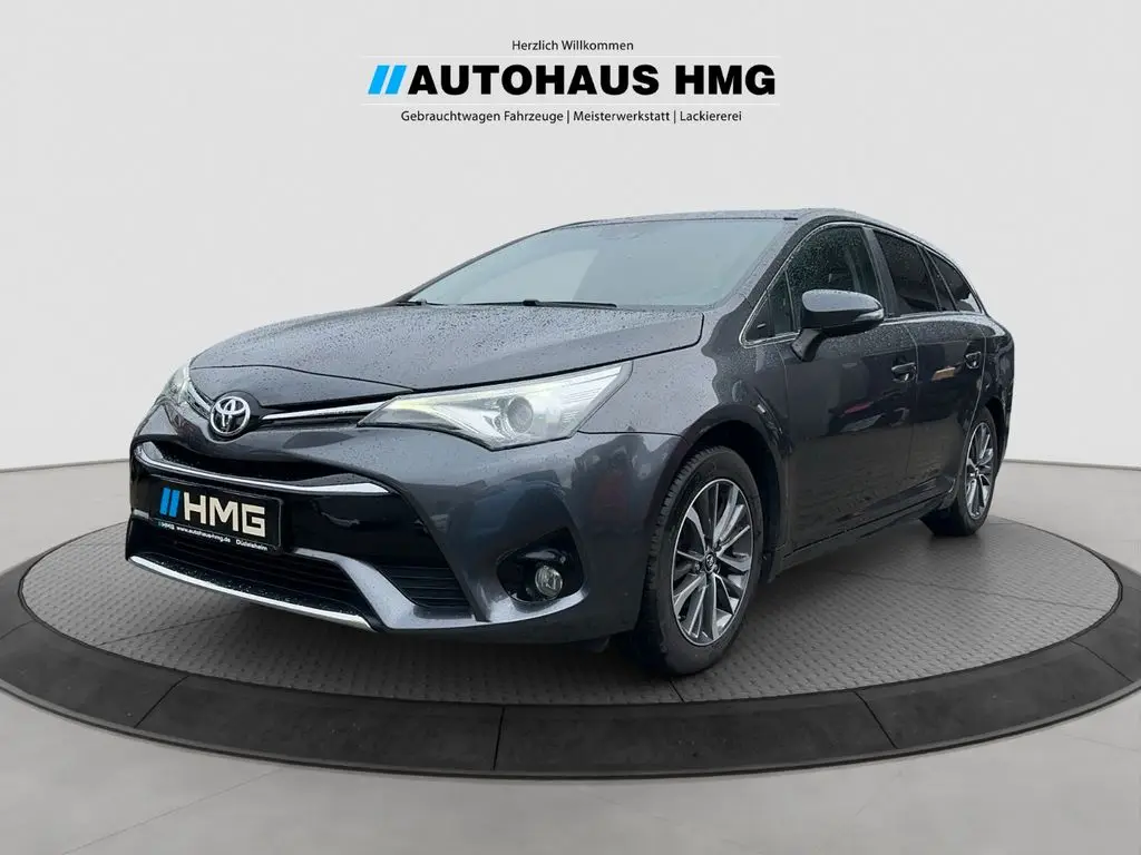 Photo 1 : Toyota Avensis 2017 Petrol