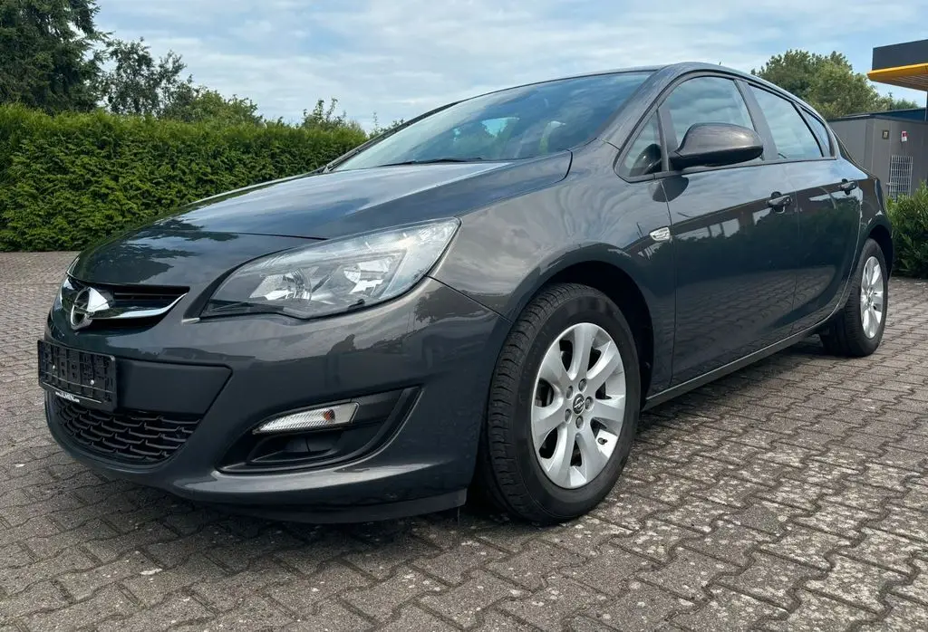 Photo 1 : Opel Astra 2015 Petrol