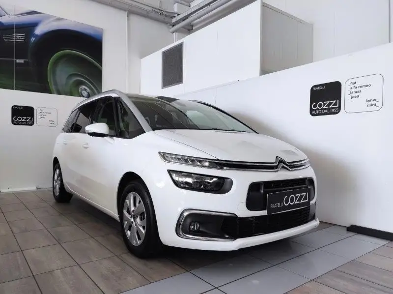 Photo 1 : Citroen Spacetourer 2020 Essence