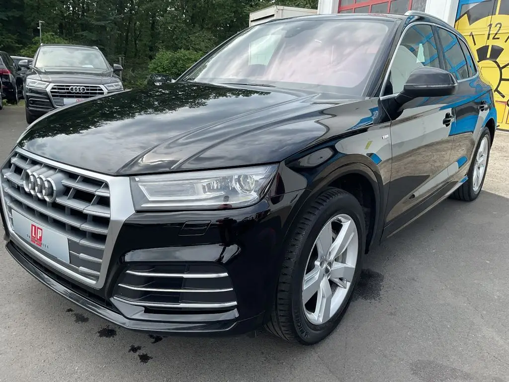 Photo 1 : Audi Q5 2020 Hybride