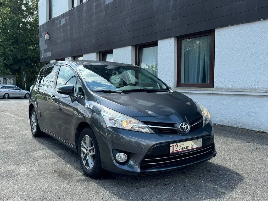 Photo 1 : Toyota Verso 2015 Diesel