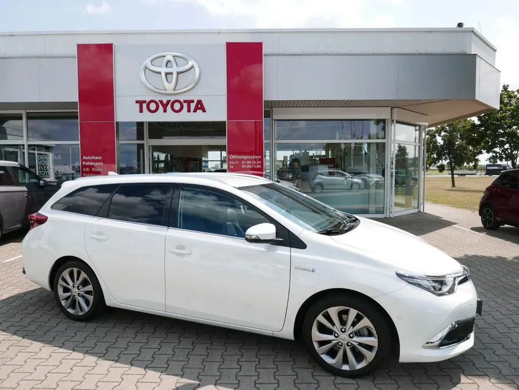 Photo 1 : Toyota Auris 2016 Hybrid