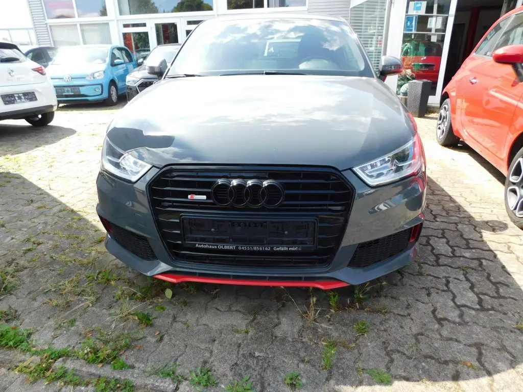 Photo 1 : Audi A1 2015 Petrol