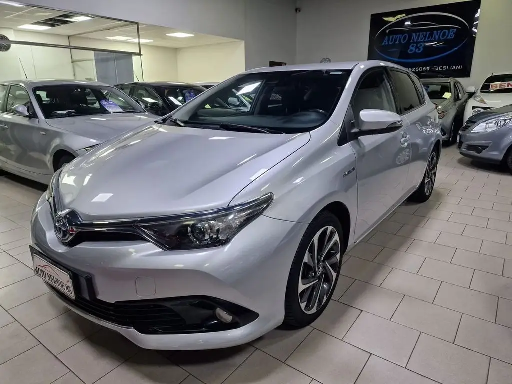 Photo 1 : Toyota Auris 2017 Hybride