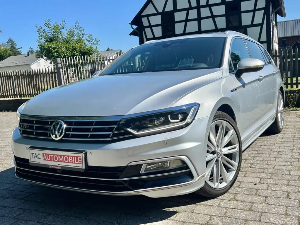 Photo 1 : Volkswagen Passat 2018 Petrol