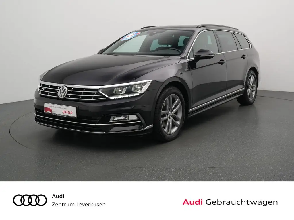 Photo 1 : Volkswagen Passat 2018 Essence