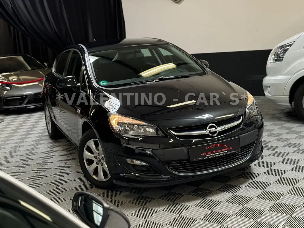 Photo 1 : Opel Astra 2015 Petrol