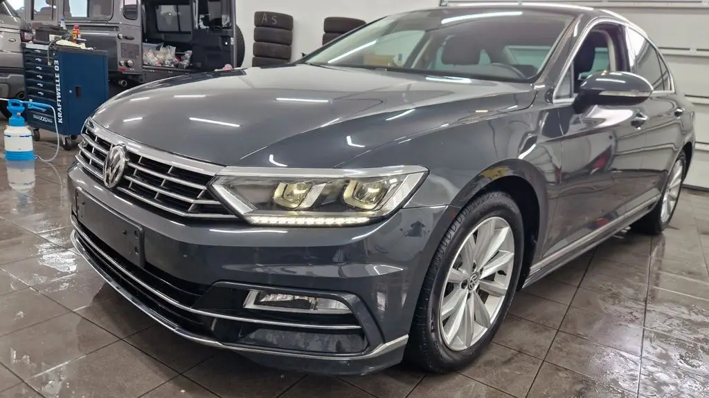 Photo 1 : Volkswagen Passat 2017 Essence