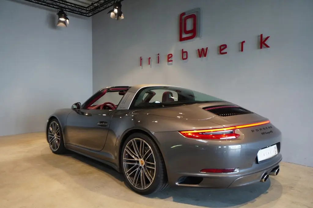 Photo 1 : Porsche 991 2017 Essence