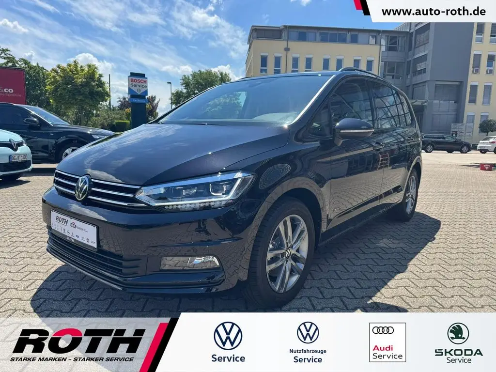 Photo 1 : Volkswagen Touran 2024 Essence