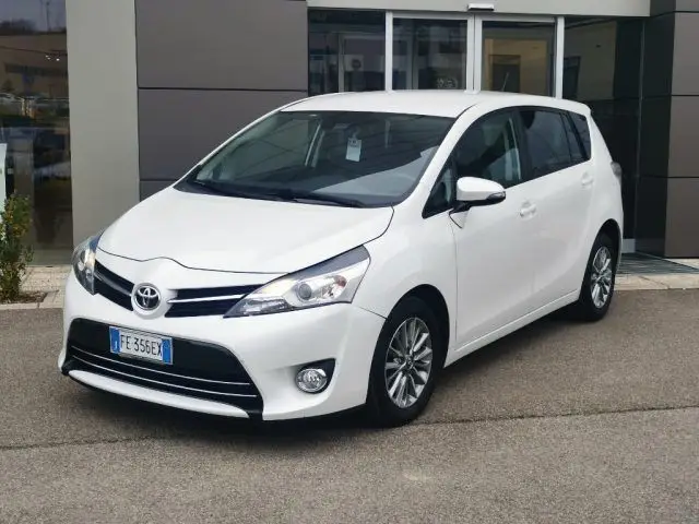 Photo 1 : Toyota Verso 2016 Diesel