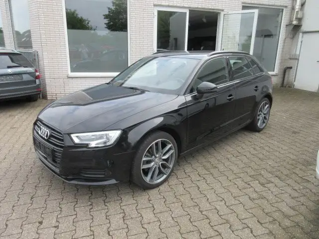 Photo 1 : Audi A3 2019 Petrol