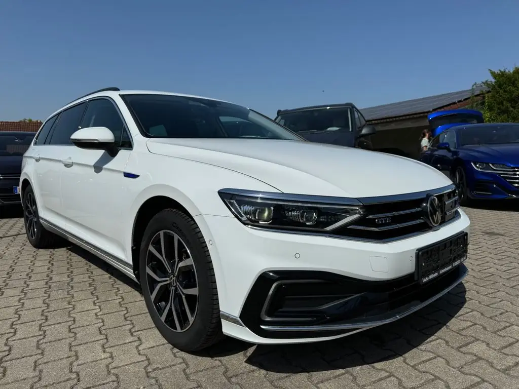 Photo 1 : Volkswagen Passat 2021 Hybride