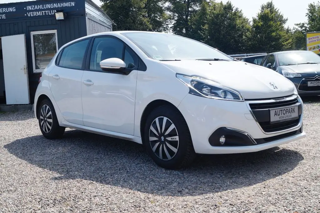 Photo 1 : Peugeot 208 2016 Petrol