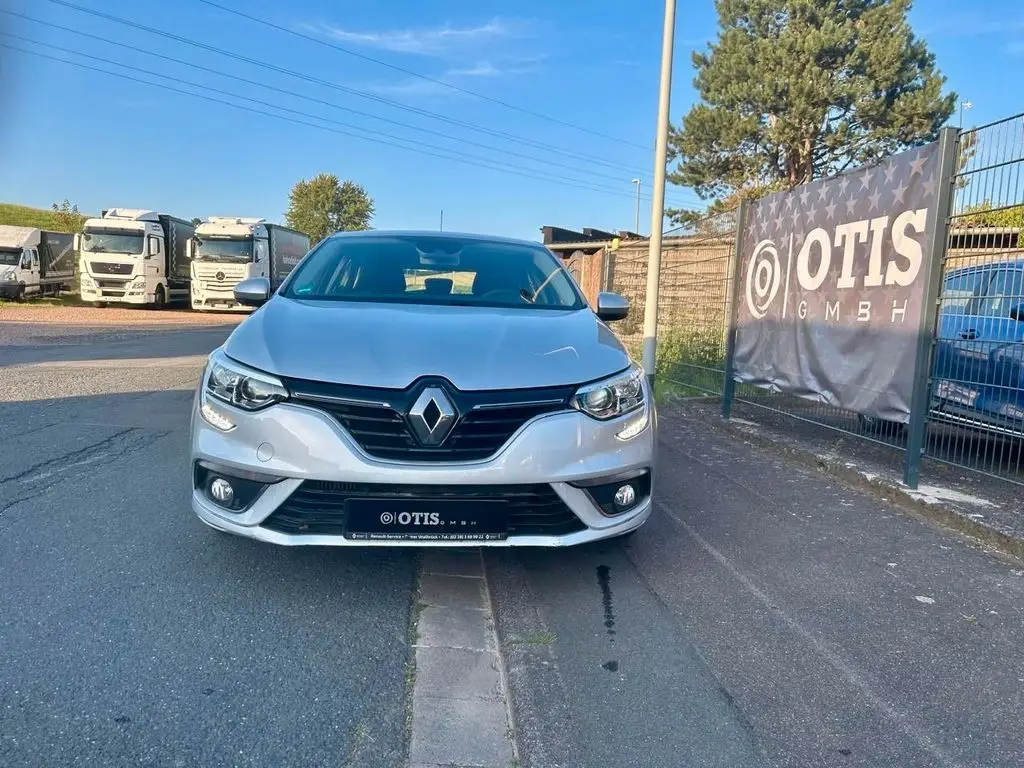 Photo 1 : Renault Megane 2016 Petrol